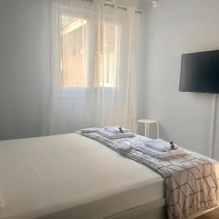 Aktis 3 Near Airport Apartment
