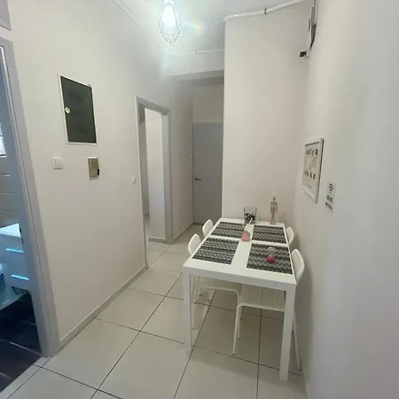 Aktis 3 Near Airport Apartment