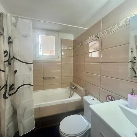Apartment Aktis 3 Near Airport